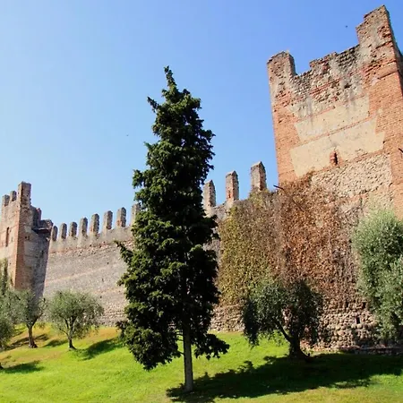 Vakantiehuis In Near Garda *
